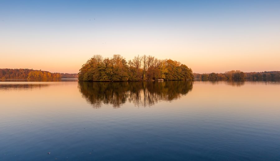 Paesaggio autunnale sul Lago di Eutin nell’Holsteinische Schweiz