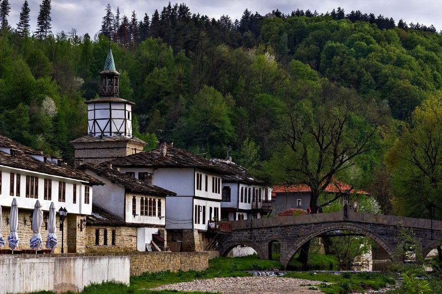 Torre dell’orologio storica di Tryavna in Bulgaria