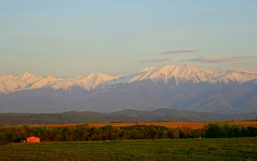 Monti Făgăraș visti dalla strada Orlat–Poplaca