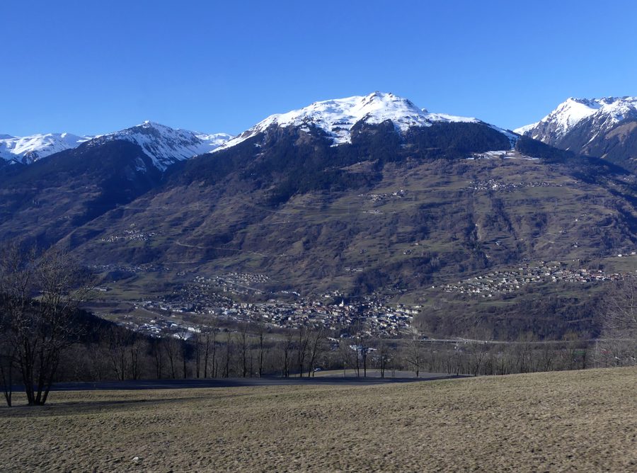 Aime-la-Plagne nella valle della Tarantasia in inverno, vista dalle alture di Mâcot