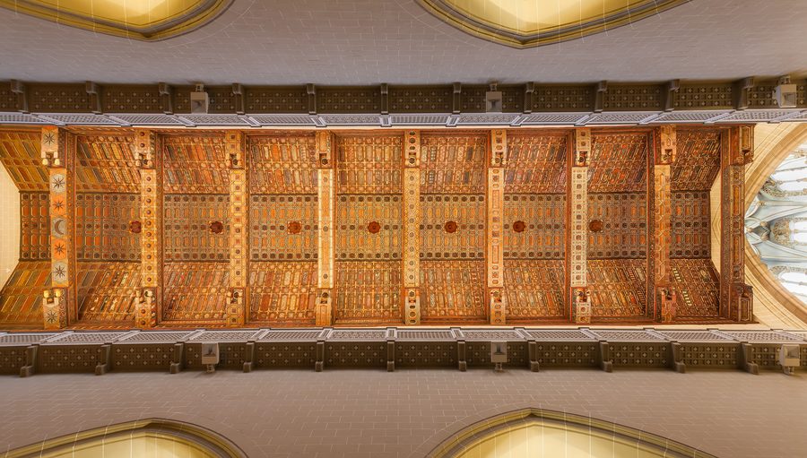 Soffitto a cassettoni decorato in stile mudéjar nella cattedrale di Teruel, Aragona