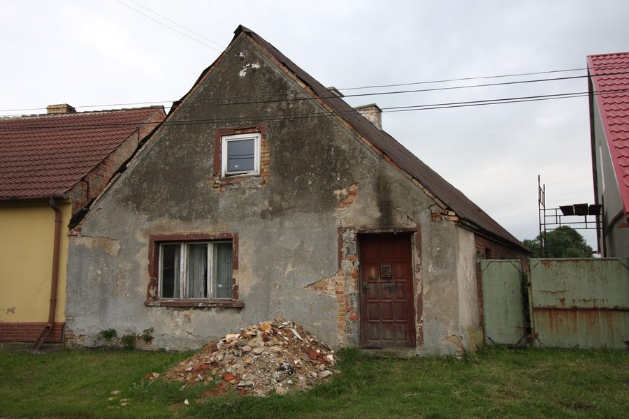 Brójce, casa in muratura della prima metà del XIX secolo in via 1 Maja 7