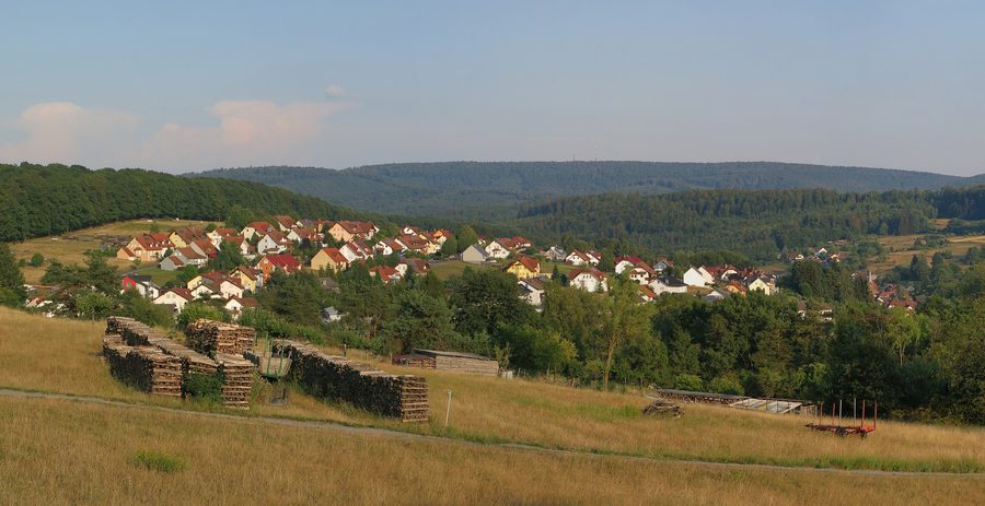 Weibersbrunn nello Spessart con il Geiersberg sullo sfondo
