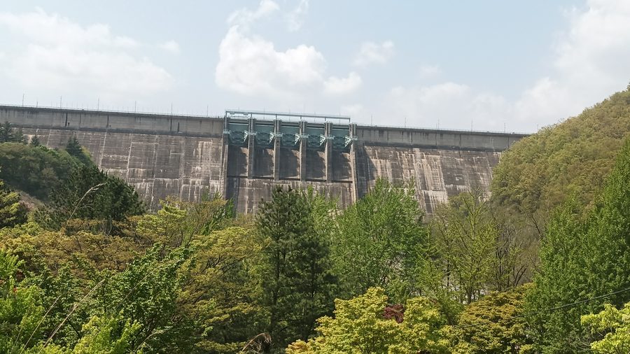 Diga di Hapcheon con il paesaggio lacustre circostante in Corea del Sud