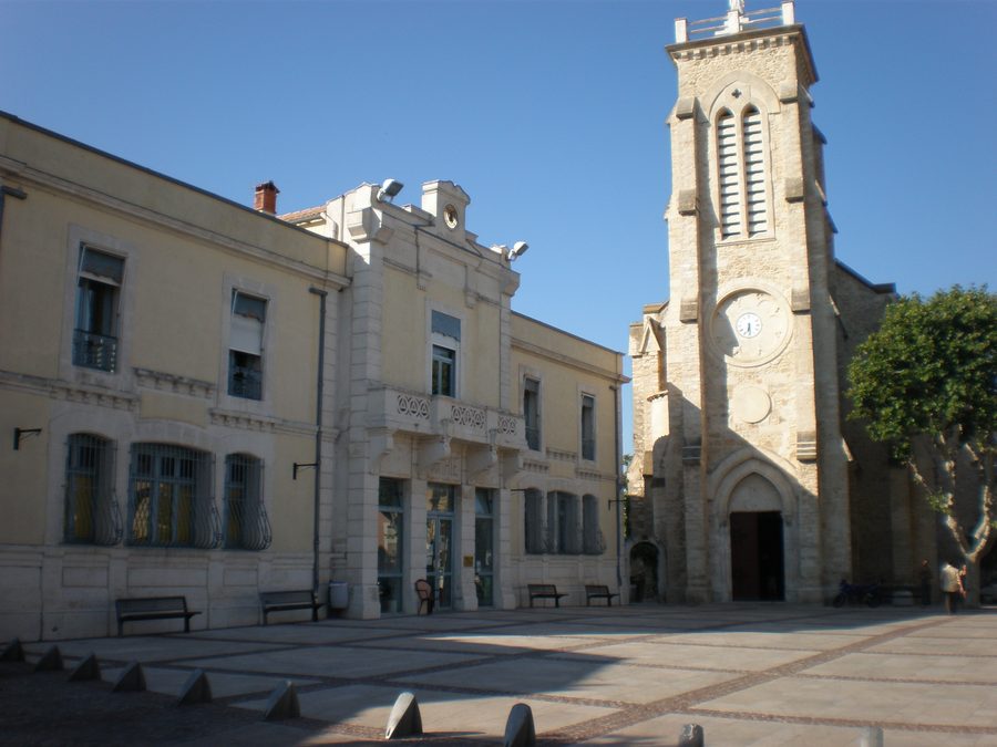 Municipio e chiesa della Trasfigurazione-del-Signore e San Sisto II a Pérols, Hérault