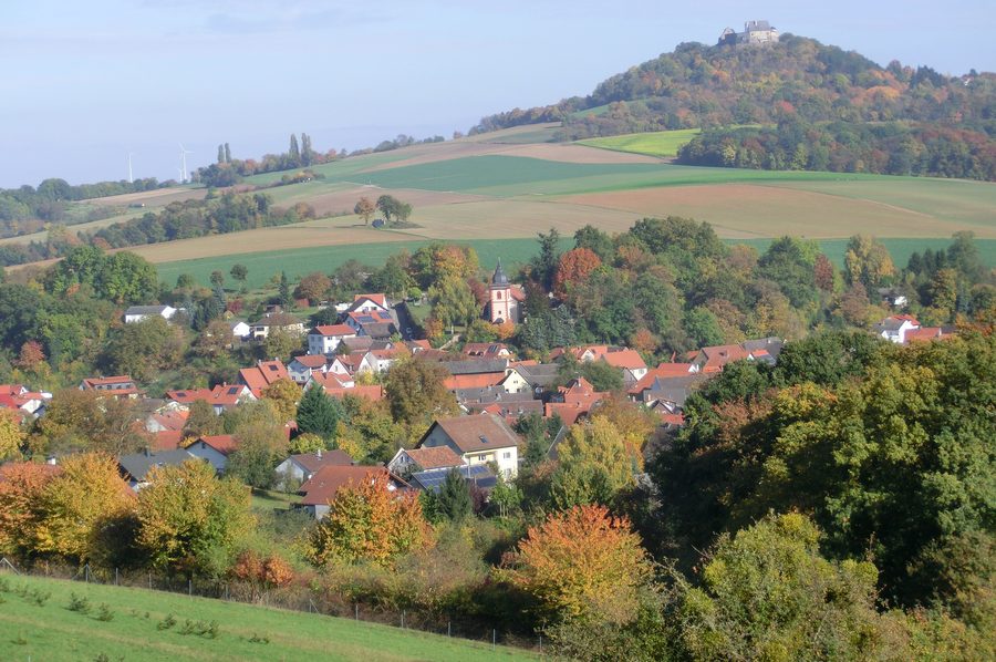 Ober-Klingen e l’Otzberg con la Veste Otzberg in autunno
