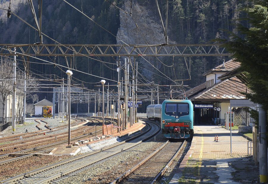 Treno della linea SFM3 nella stazione di Bardonecchia