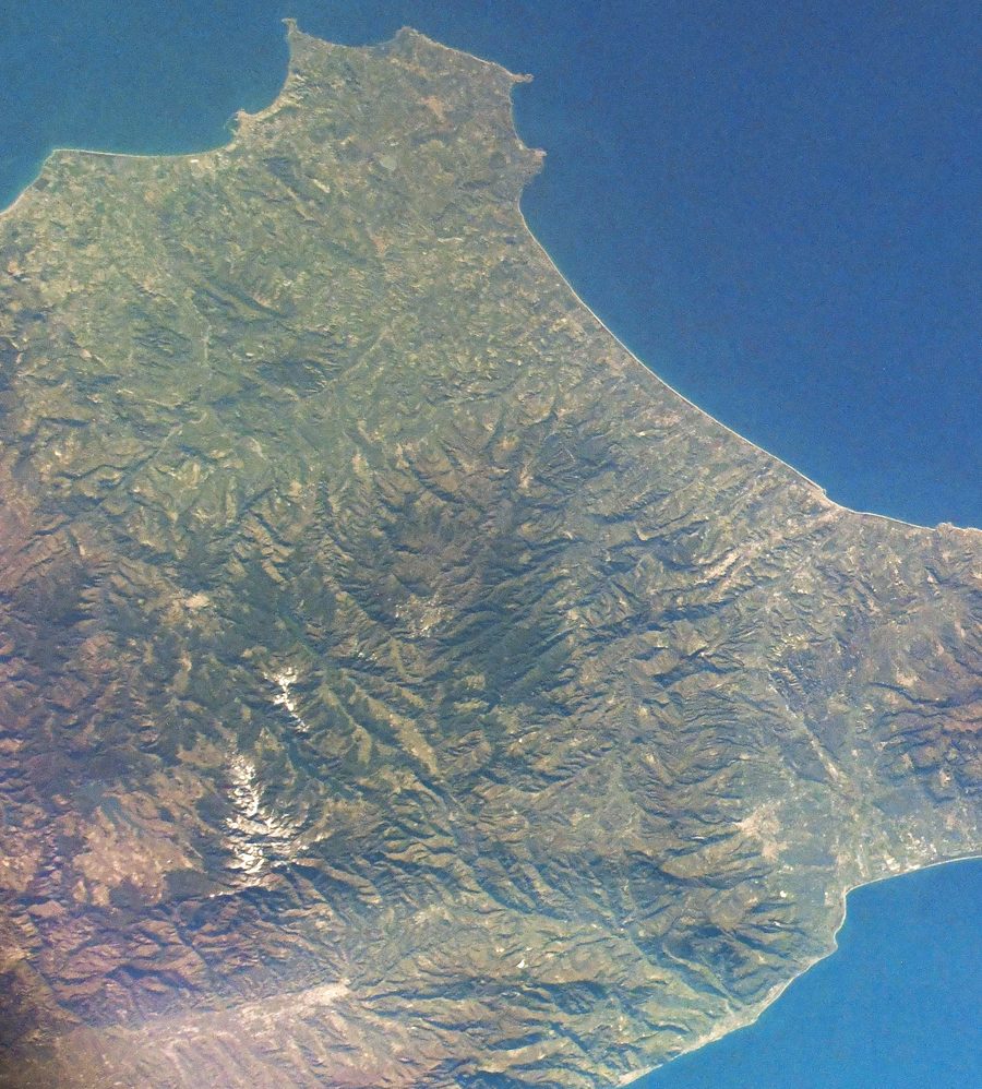 Veduta aerea della valle del fiume Savuto e del paesaggio circostante della Calabria