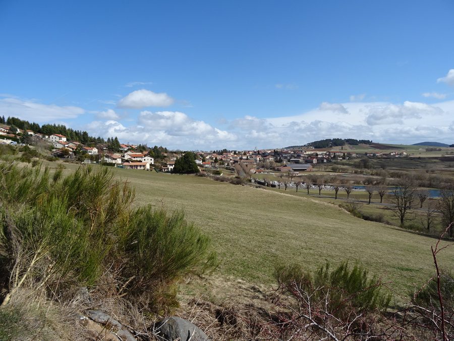 Veduta generale di Landos, Alta Loira, da ovest
