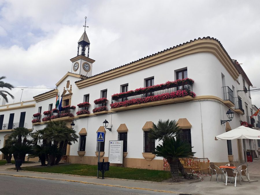 Facciata del Municipio di Cañete de las Torres, provincia di Córdoba, Spagna.