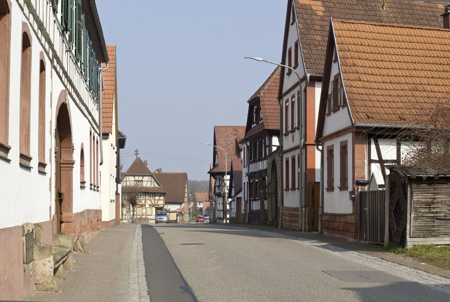 Via principale con edifici a Barbelroth