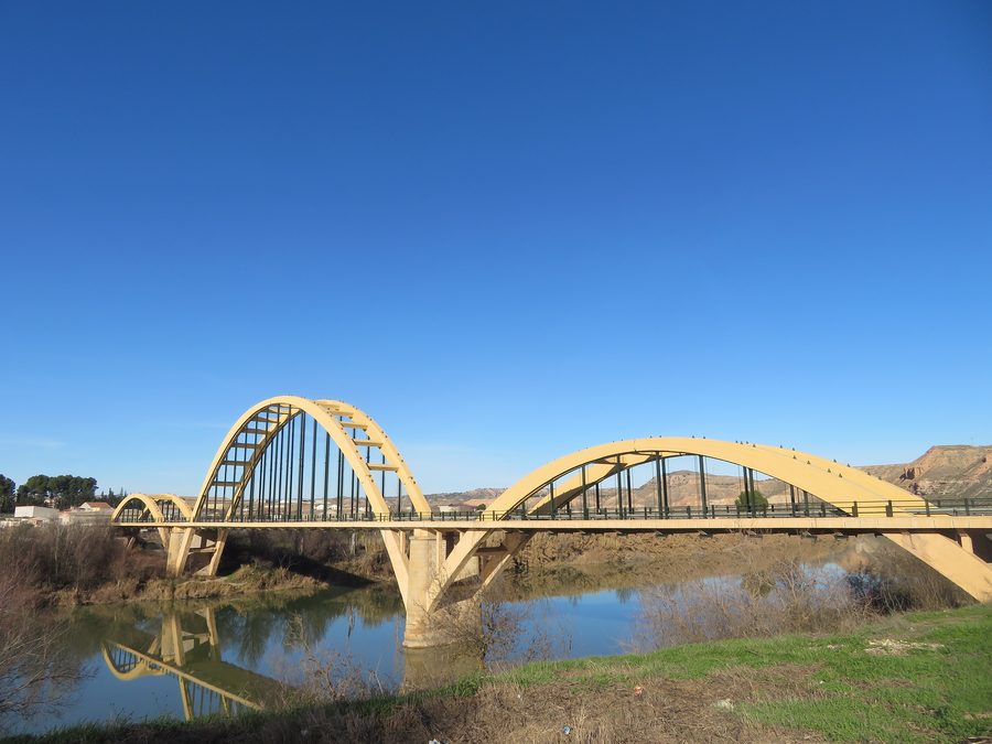 Puente de Sástago sul fiume Ebro, nella comarca Ribera Baja del Ebro, provincia di Saragozza
