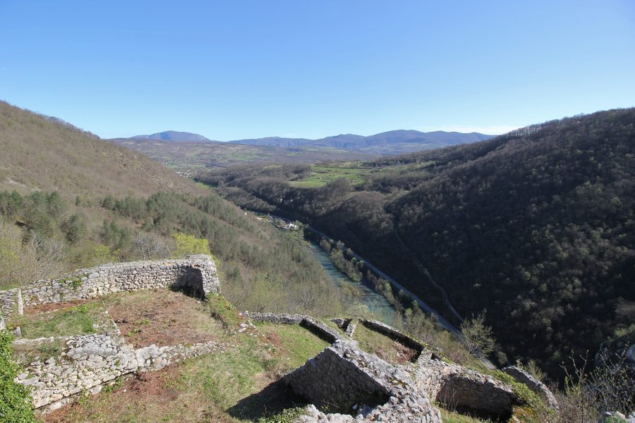 Vista dal castello di Ključ sulla valle della Sana in Bosnia ed Erzegovina
