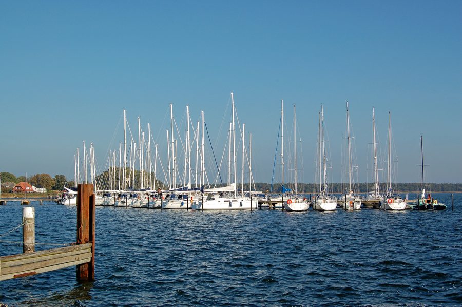 Porto velico a Breege sull'isola di Rügen sul Breeger Bodden