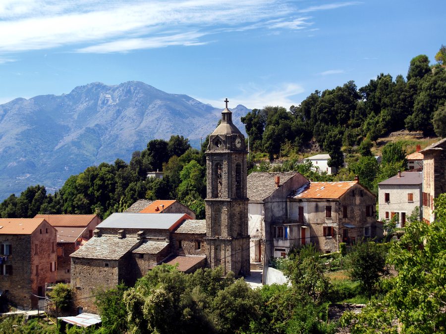 Campanile della chiesa di Saint-Césaire a Bustanico