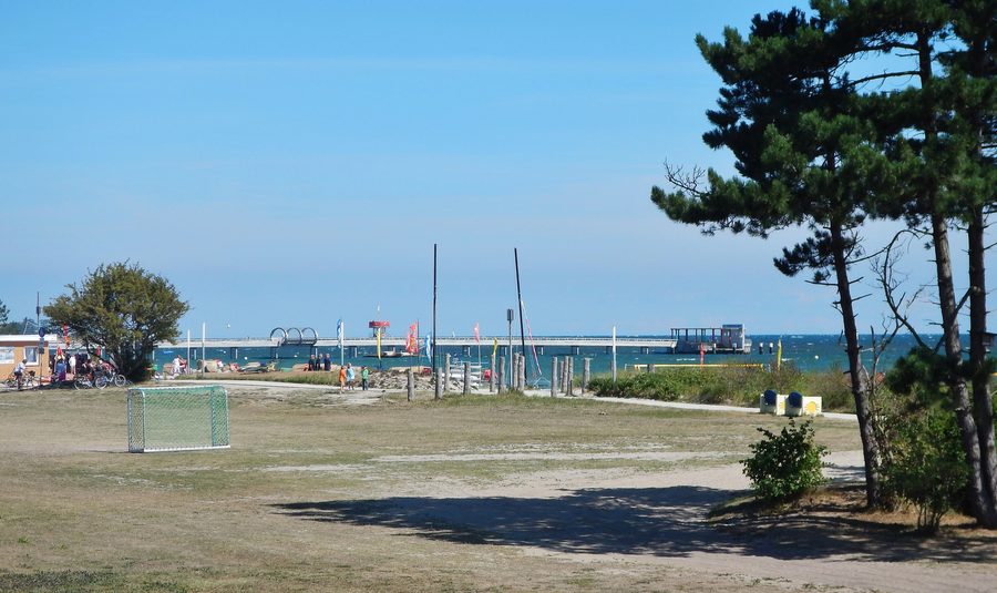 Ponte sul molo a Kellenhusen sul Mar Baltico