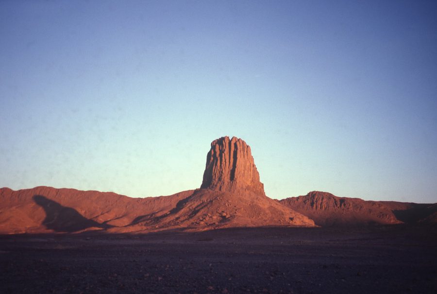 Paesaggio roccioso nell’Ahaggar nel Sahara algerino
