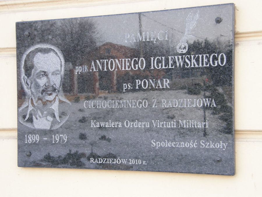 Targa commemorativa di Antoni Iglewski a Radziejów, Polonia