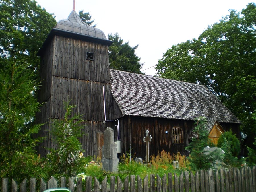 Starzno – chiesa filiale cattolica romana dedicata a San Nicola Vescovo della metà del XVII e del XVIII secolo