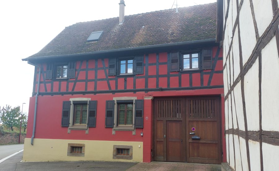 Casa a graticcio con portone carrabile al 7 Rue principale a Mittelhausen