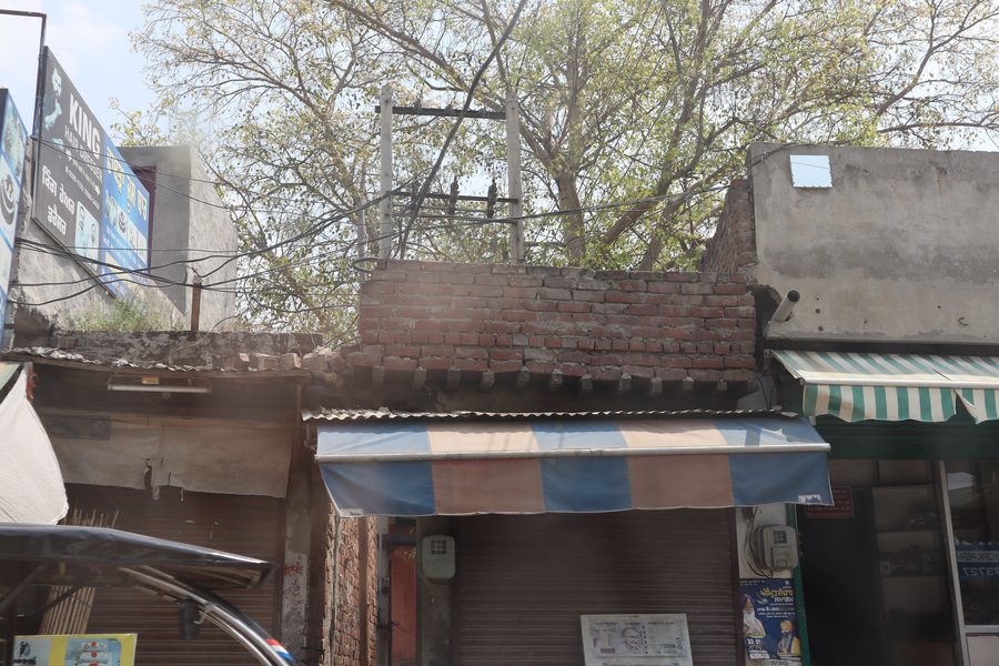 Edificio dall’aspetto antico a Moga, nello stato indiano del Punjab