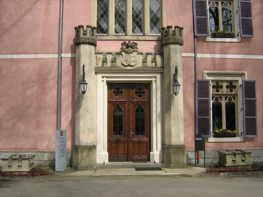 Ingresso principale del Castello di Erpeldange vicino a Diekirch, Lussemburgo