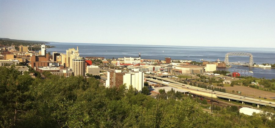 Downtown Duluth e la linea costiera del Lago Superiore