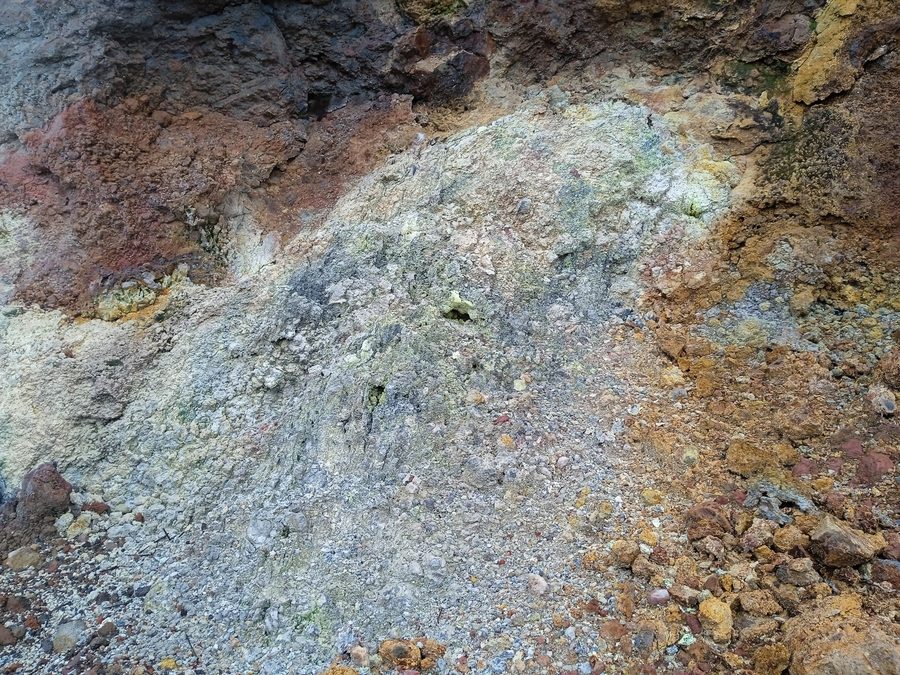 Fumarole tra La Soufrière e l'Echelle a Guadeloupe
