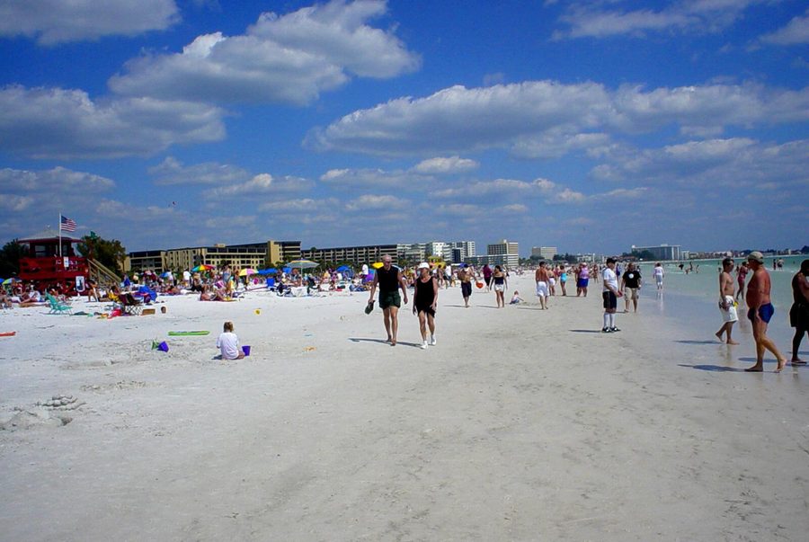 Vista verso sud lungo Siesta Key Beach in Florida