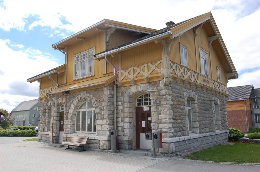 Stazione di Skogn sulla Nordlandsbanen a Levanger, Norvegia