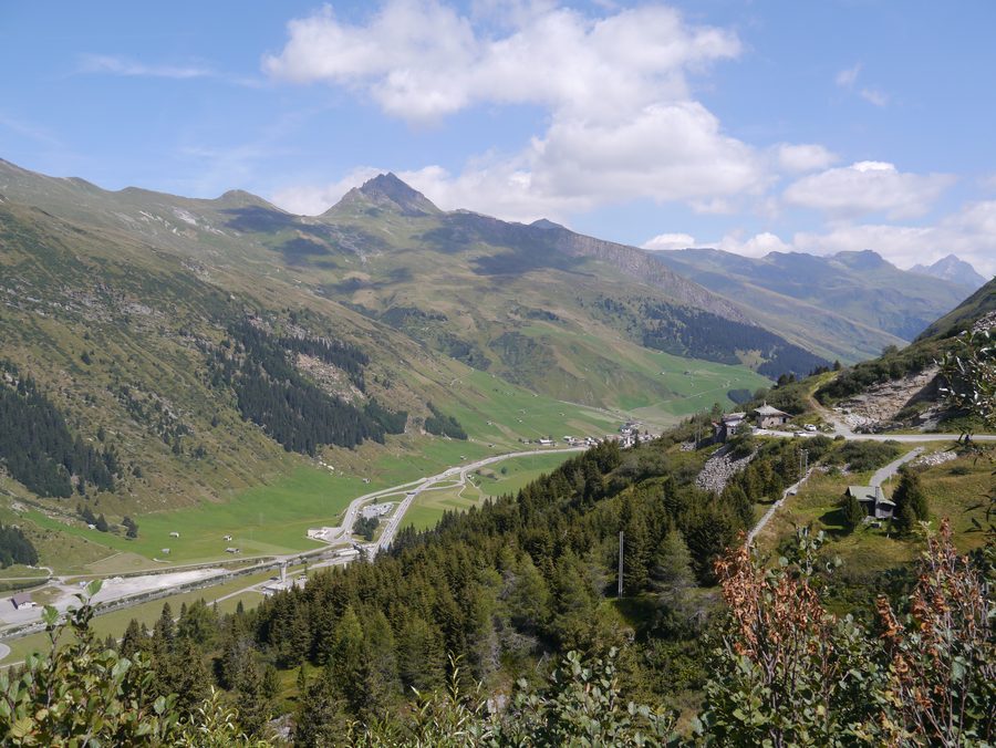 Passo del San Bernardino nel paesaggio alpino dei Grigioni.