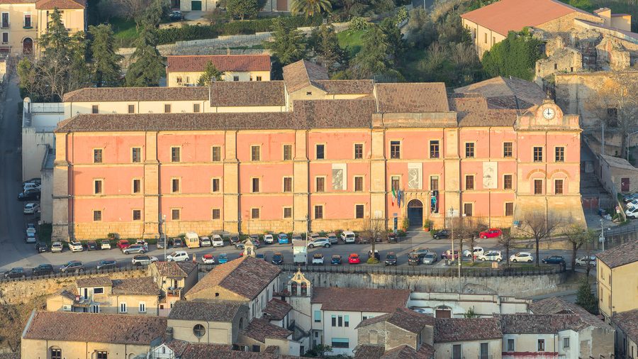Il Palazzo Arnnone, sede della Galleria Nazionale, visto dal castello di Cosenza, Calabria